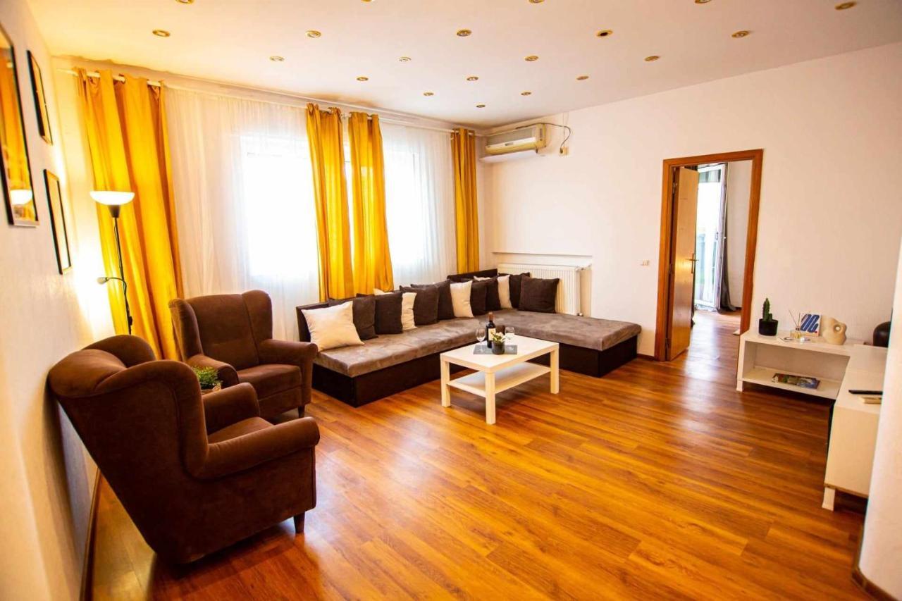 Apartment With Panoramic Terrace In City Center Бухарест Екстер'єр фото